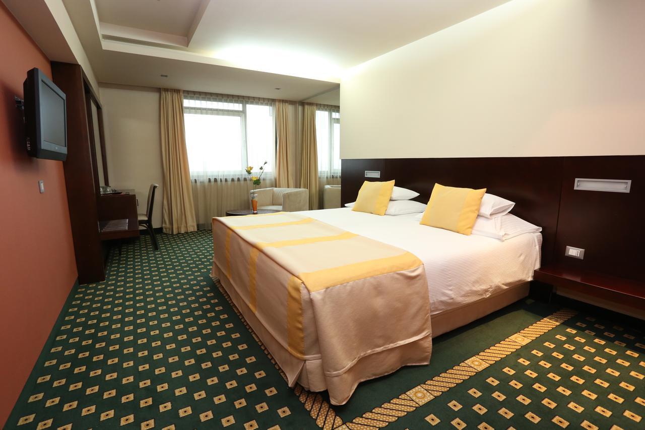 Hotel Zenica Habitación foto