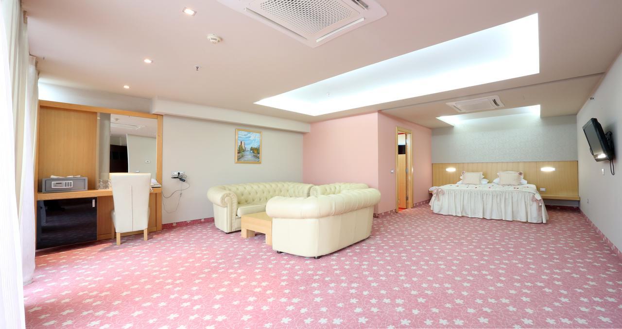 Hotel Zenica Habitación foto
